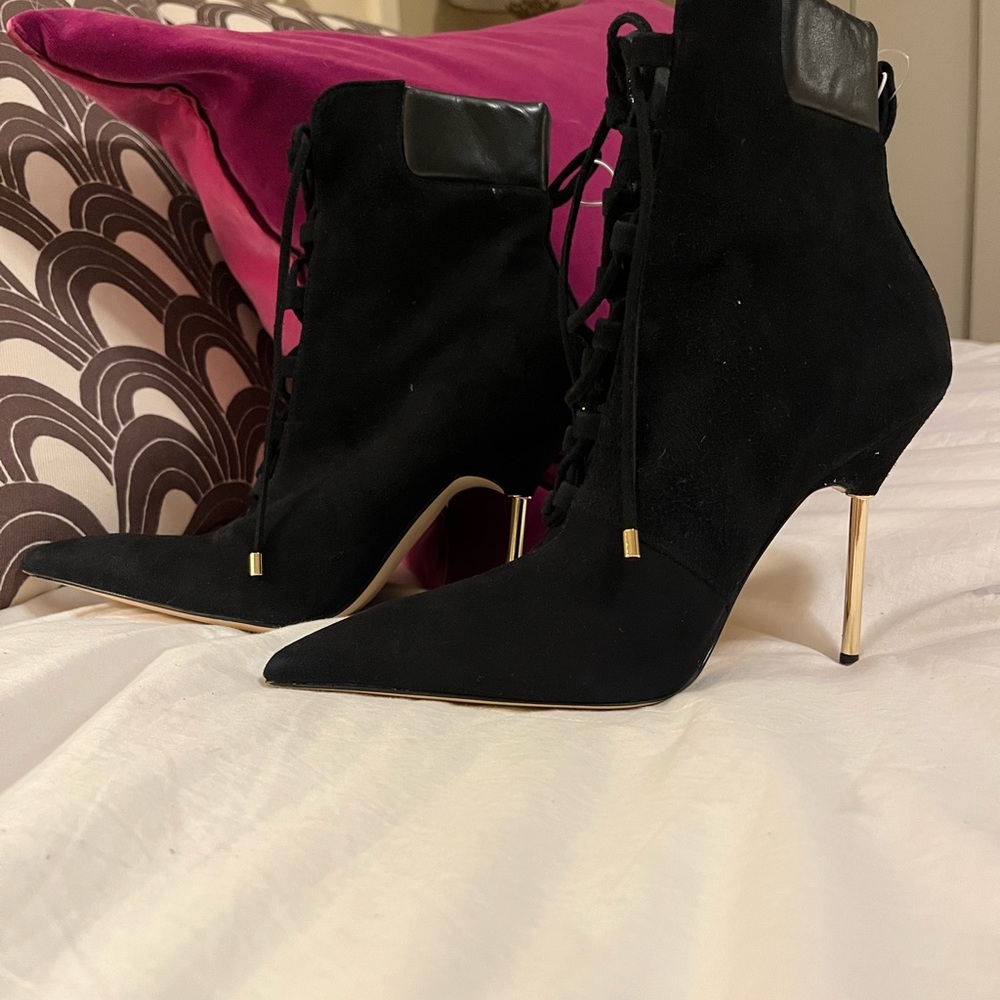 NWT Good American Black Suede Lace-Up Stiletto Booties - Made in Spain.
